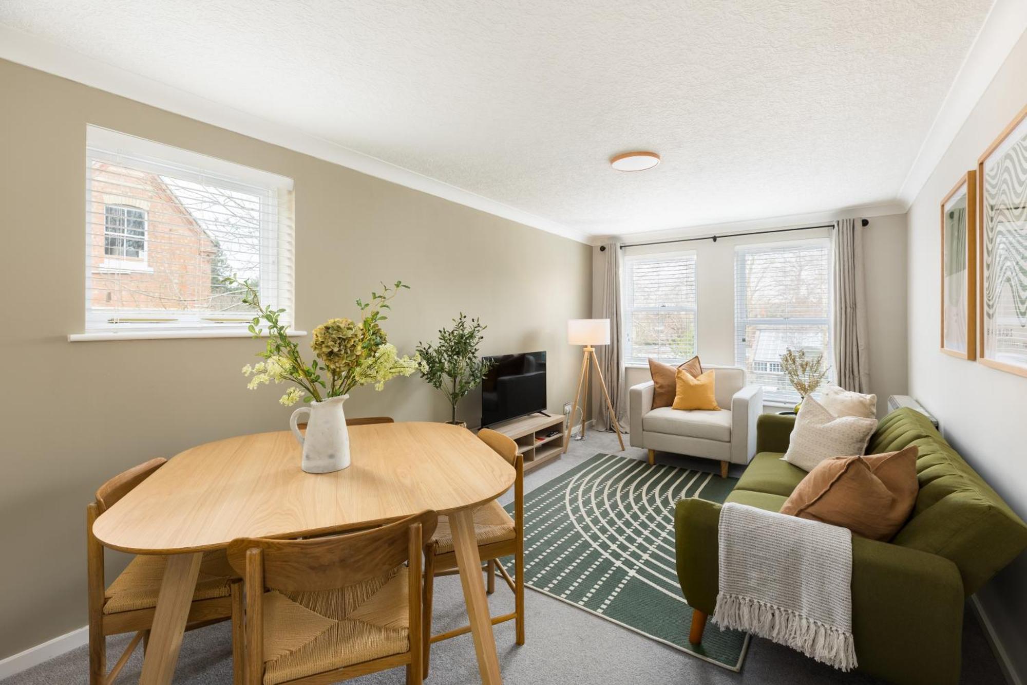 Modern 2-Bedroom Apartments With Free Parking In Leamington Spa Exterior foto