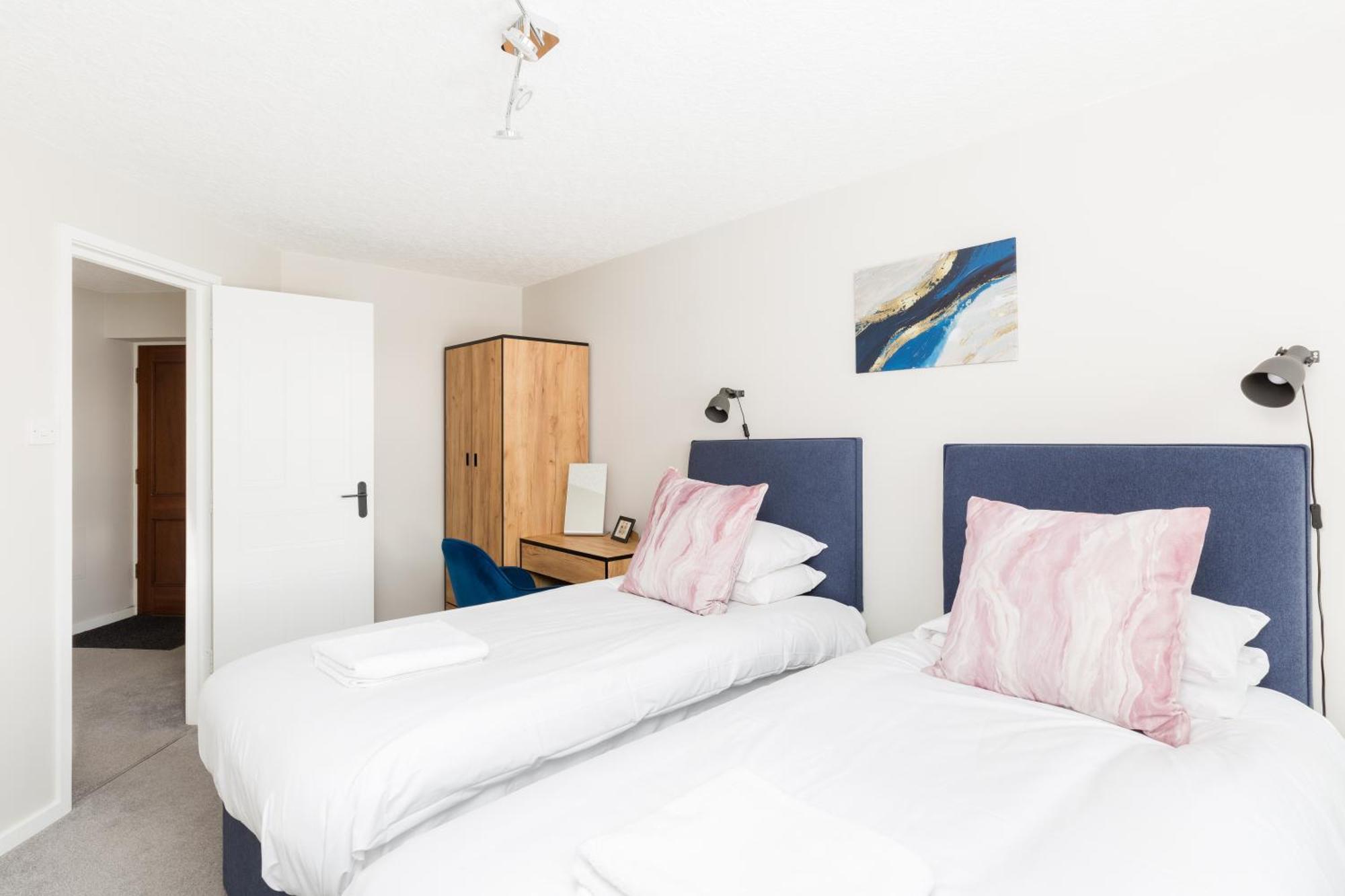 Modern 2-Bedroom Apartments With Free Parking In Leamington Spa Exterior foto