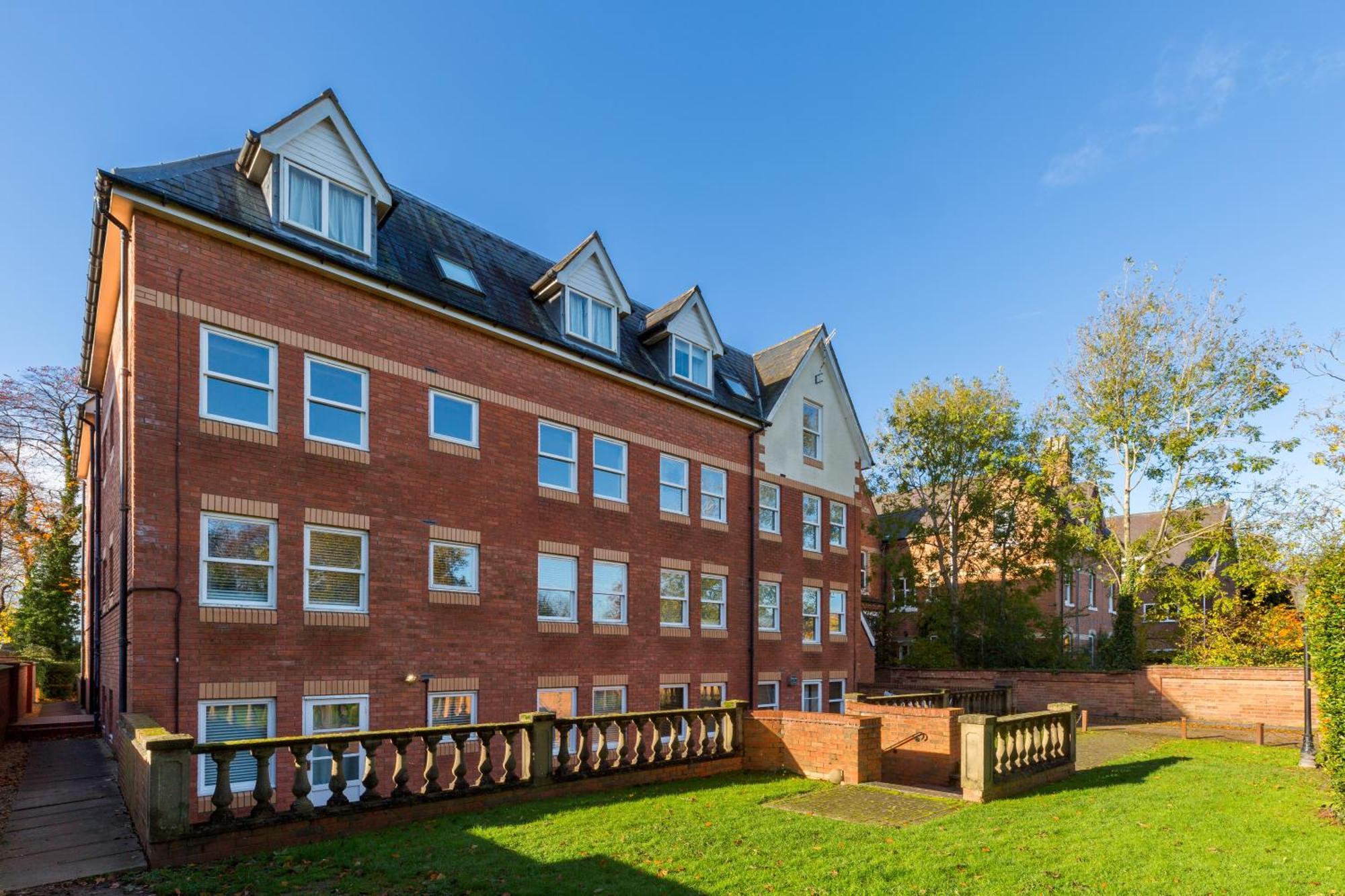Modern 2-Bedroom Apartments With Free Parking In Leamington Spa Exterior foto
