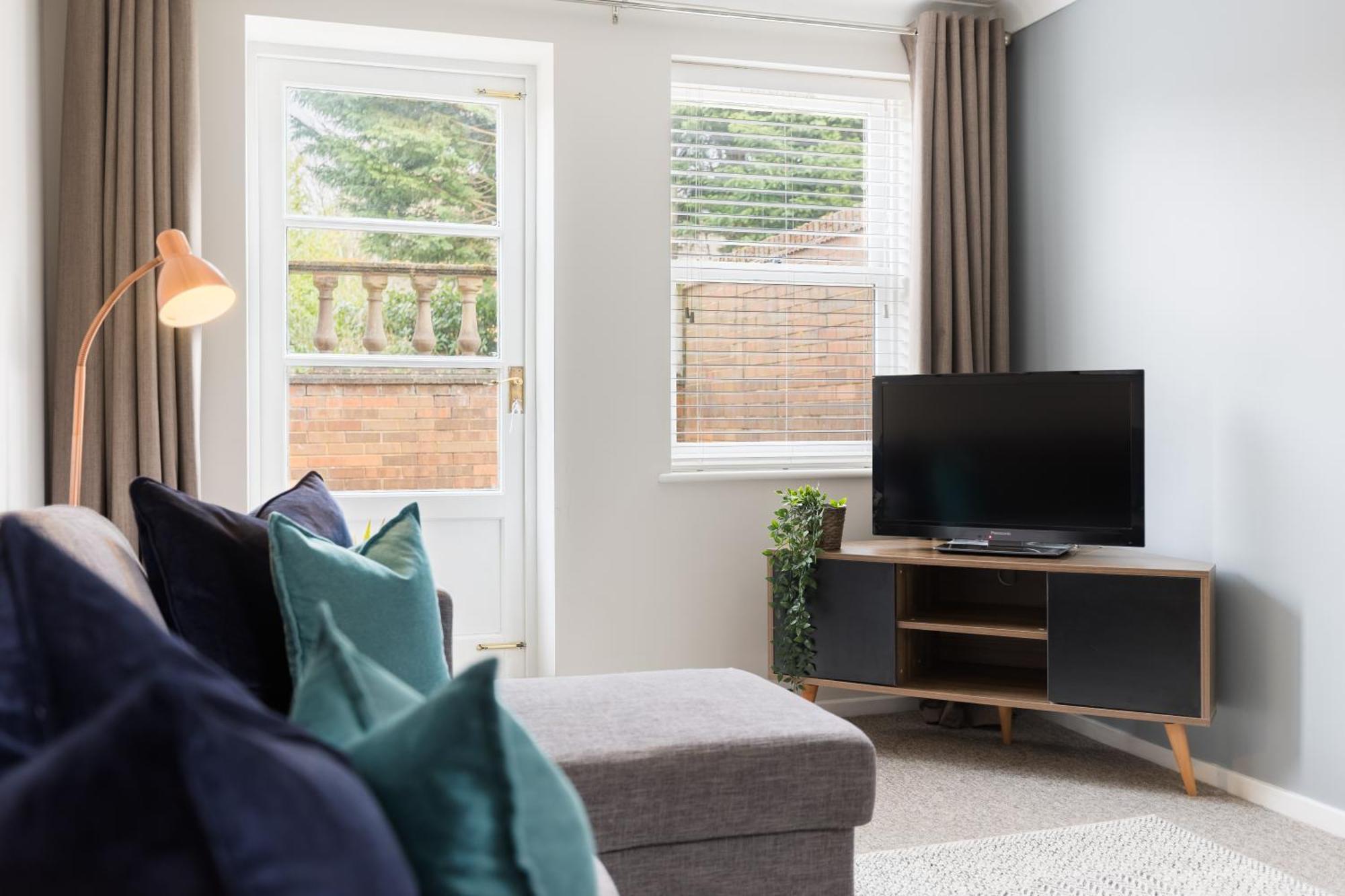 Modern 2-Bedroom Apartments With Free Parking In Leamington Spa Exterior foto
