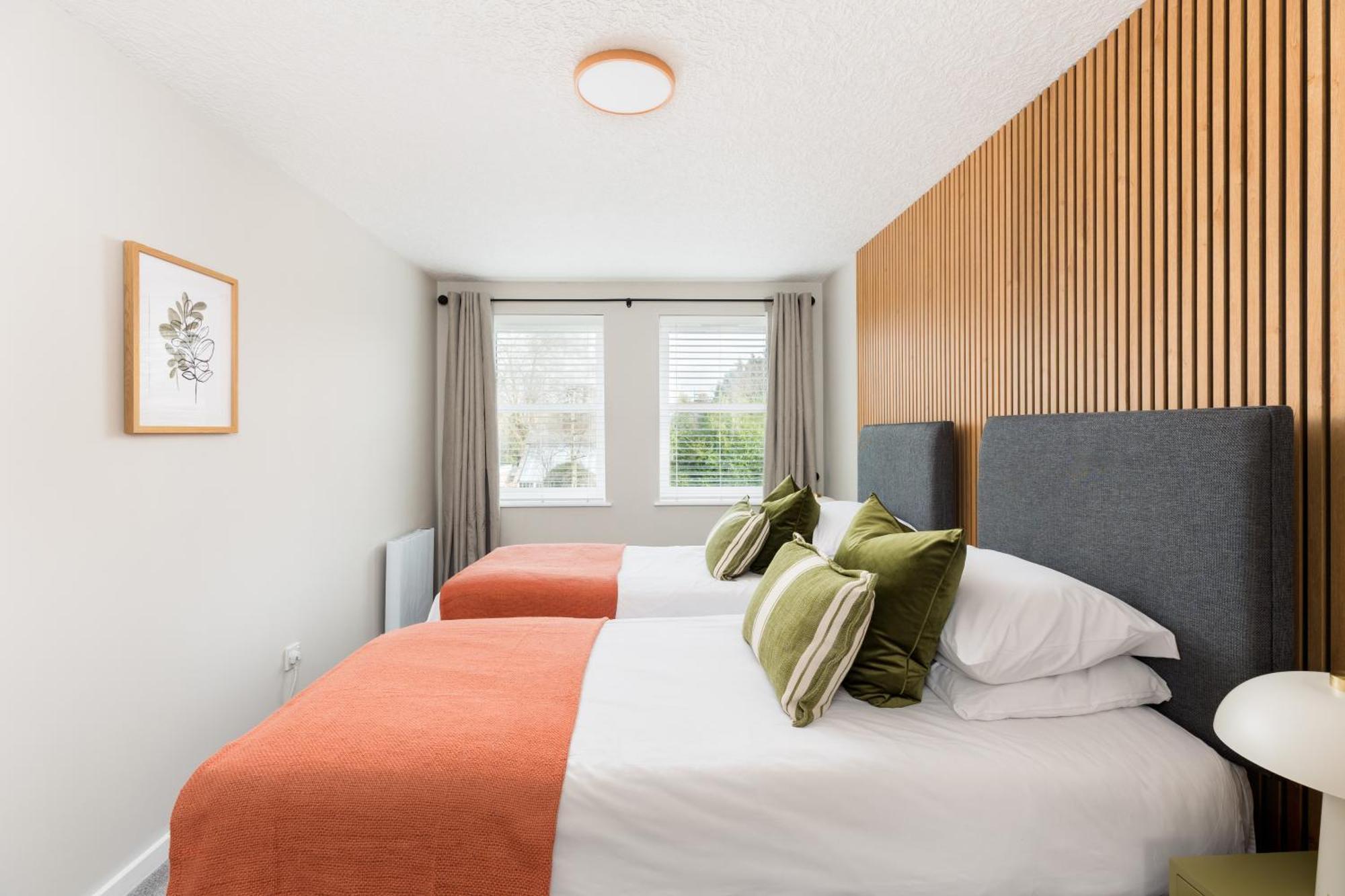 Modern 2-Bedroom Apartments With Free Parking In Leamington Spa Exterior foto
