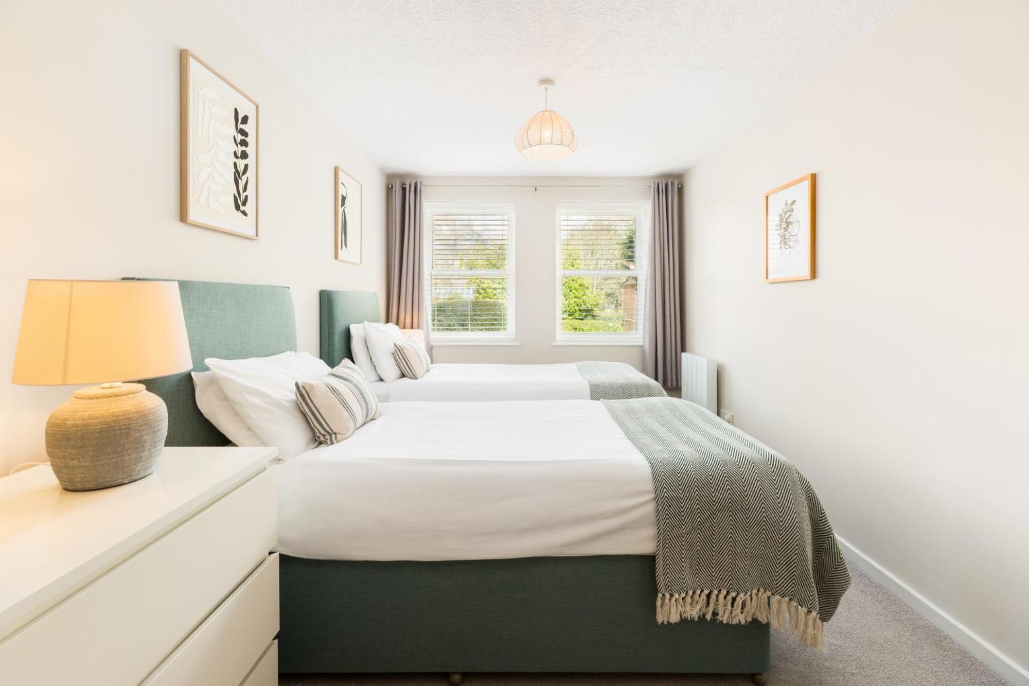 Modern 2-Bedroom Apartments With Free Parking In Leamington Spa Exterior foto